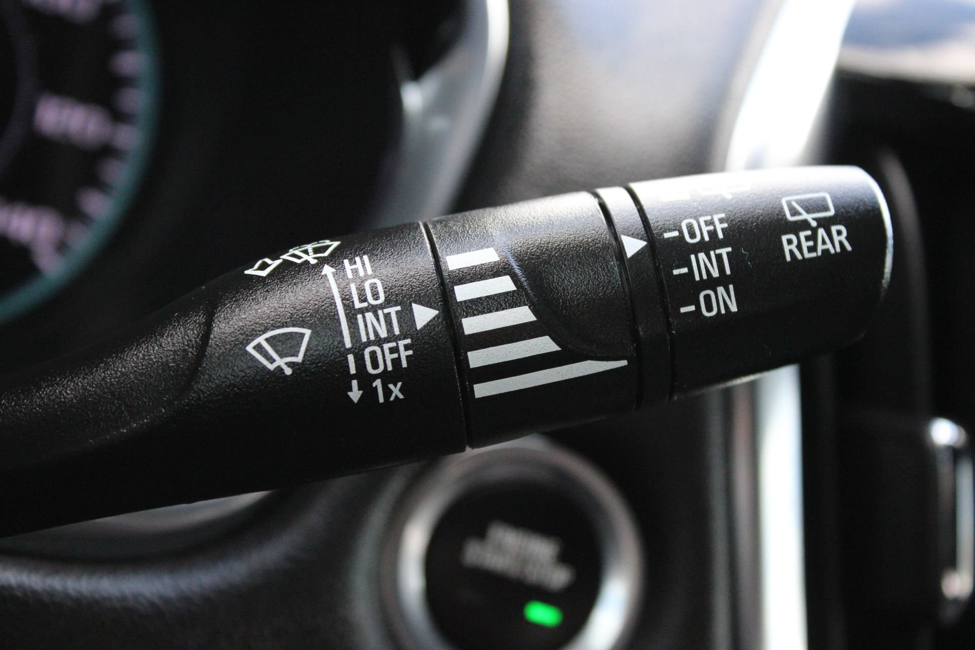Used 2023 Chevrolet Traverse LT FWD image 31