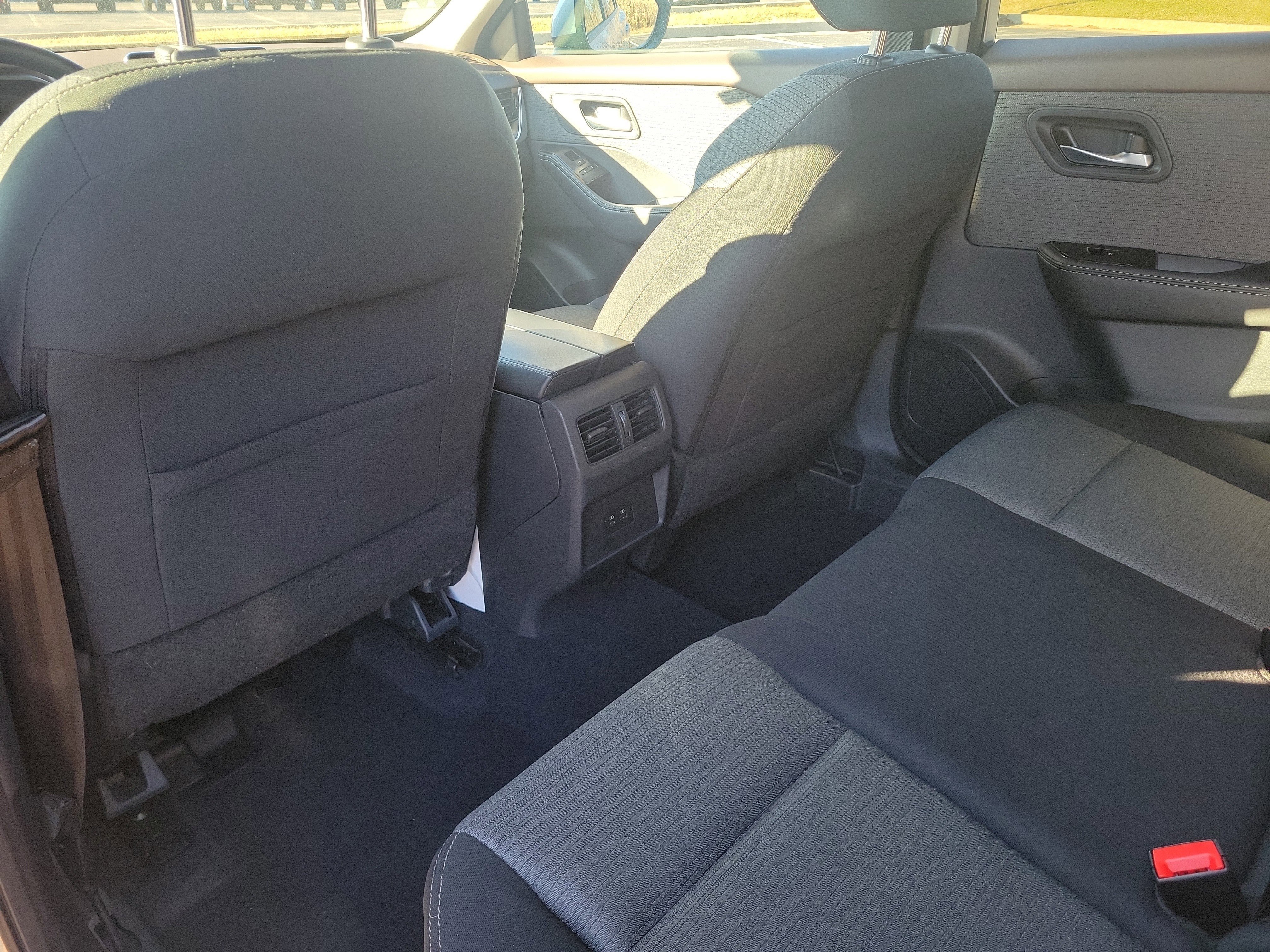 Used 2022 Nissan Rogue SV image 10