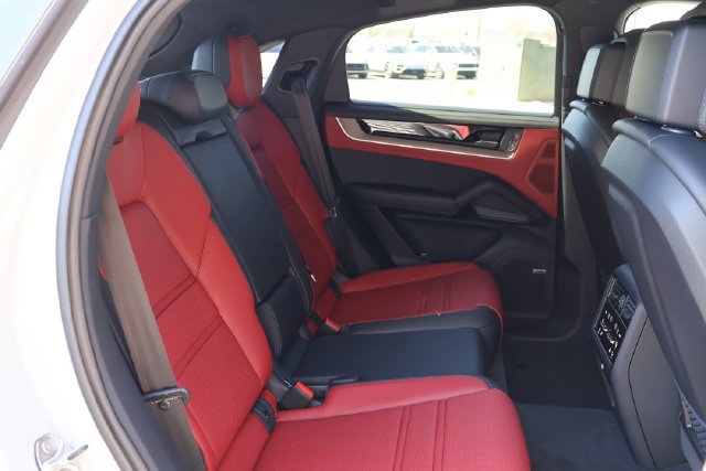 Used 2026 Porsche Cayenne S AWD/4WD image 25