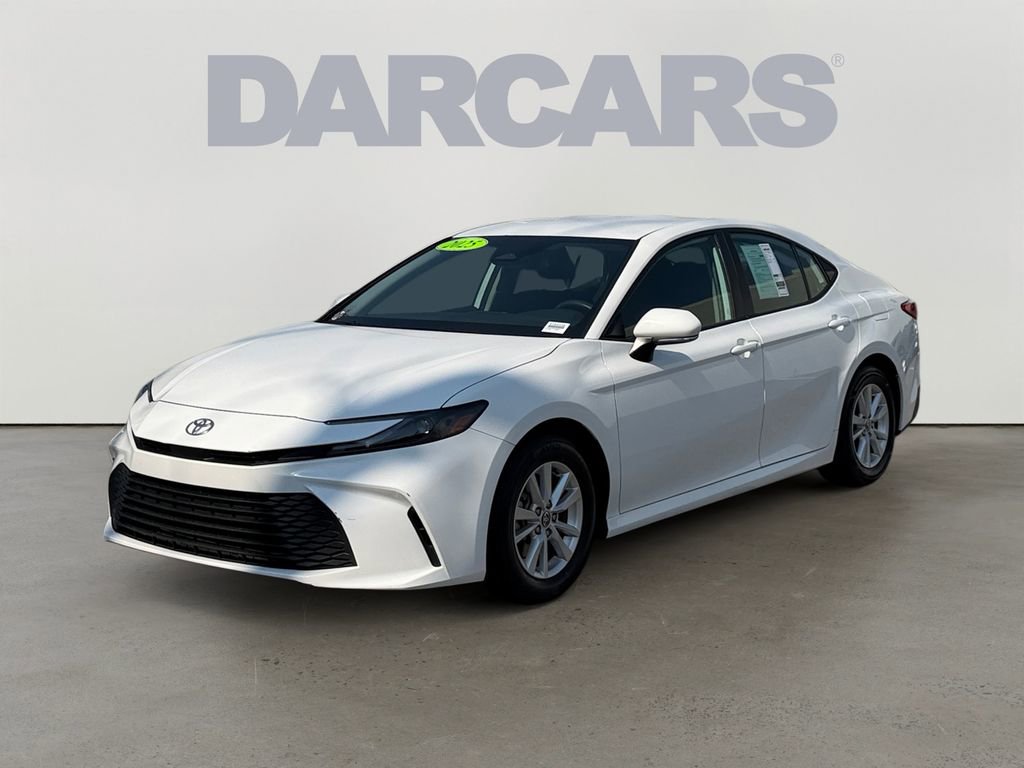 Used 2025 Toyota Camry LE image 3