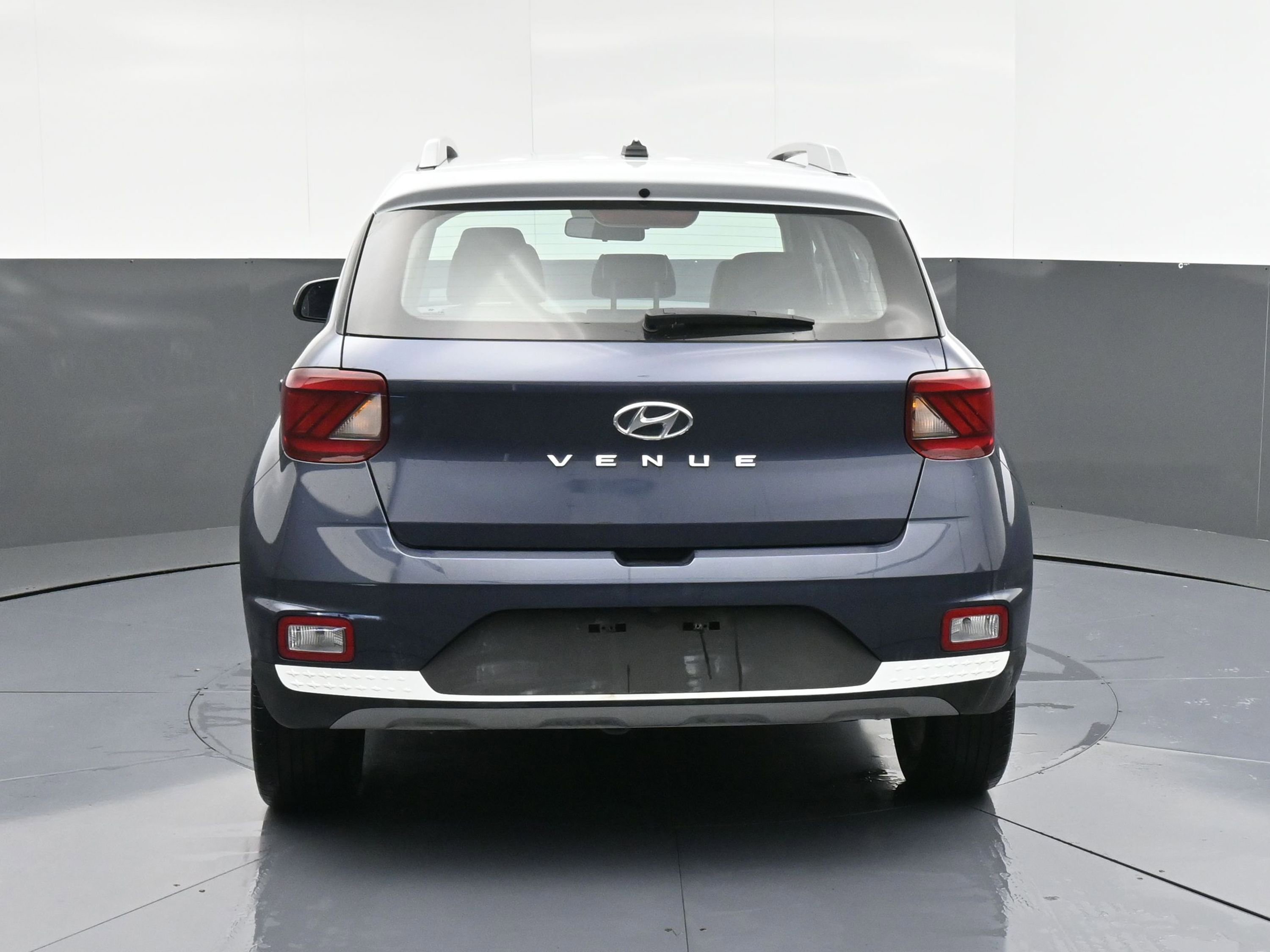 Used 2023 Hyundai Venue Limited w/ Cargo Package image 8