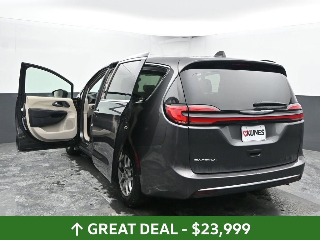 Used 2023 Chrysler Pacifica Touring-L image 55
