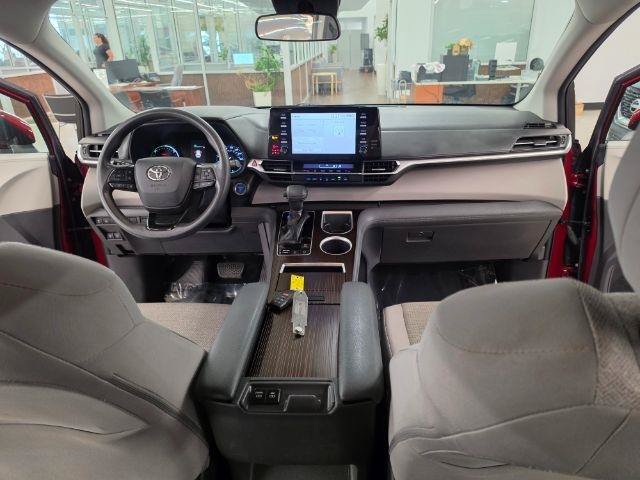 Used 2022 Toyota Sienna LE FWD image 14