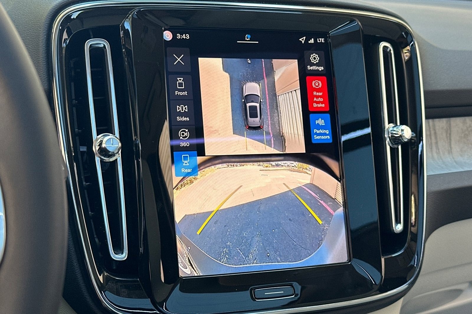 New 2026 Volvo XC40 B5 Ultra w/ Climate Package image 21