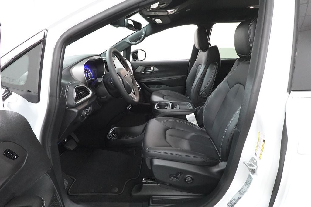 New 2027 Chrysler Pacifica Select FWD image 21