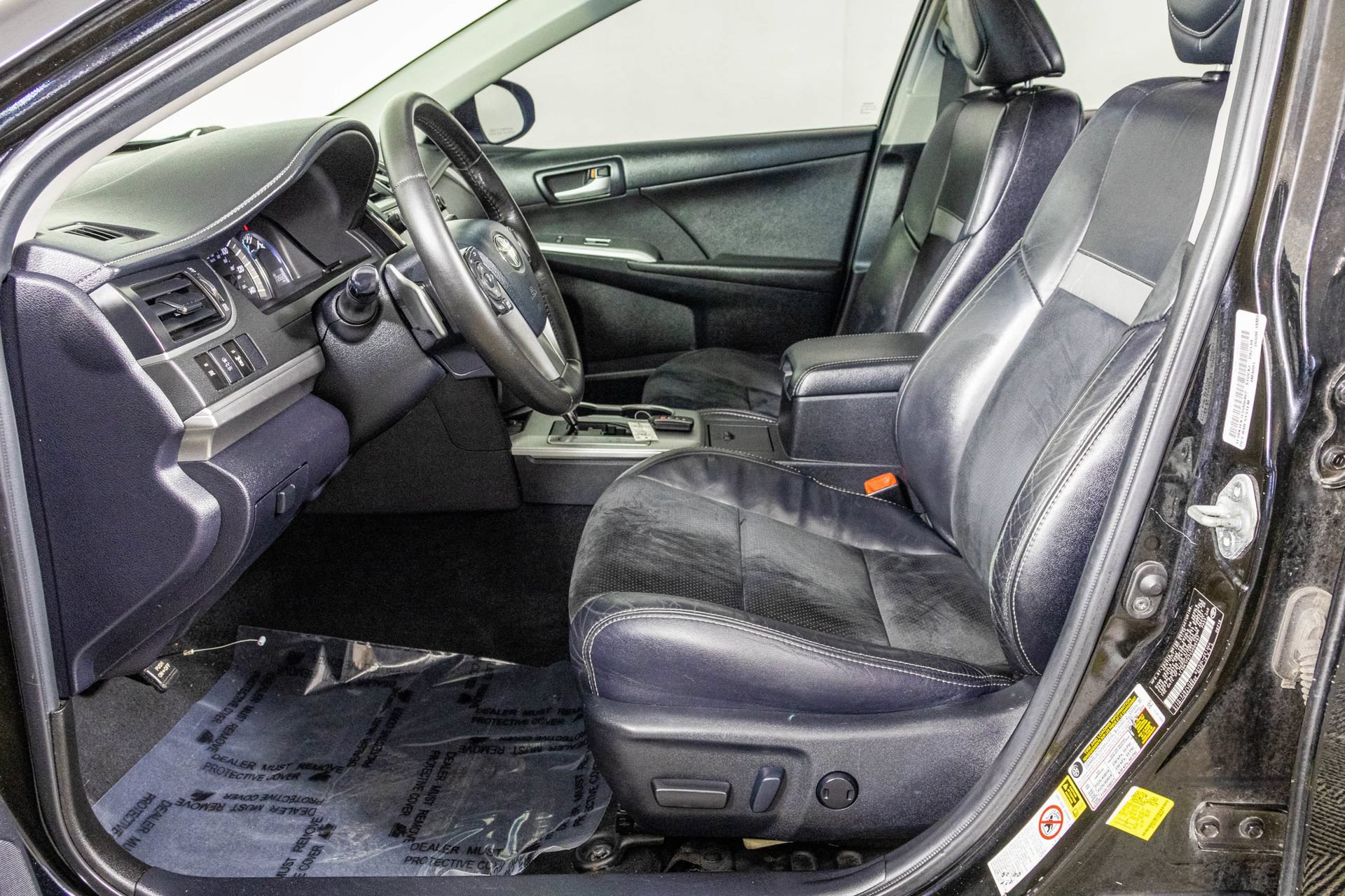 Used 2012 Toyota Camry SE w/ Leather Pkg FWD image 26