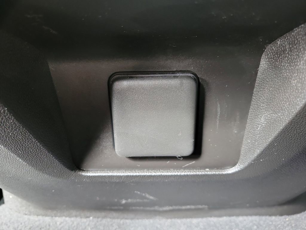 Used 2023 Chevrolet Suburban Z71 image 13