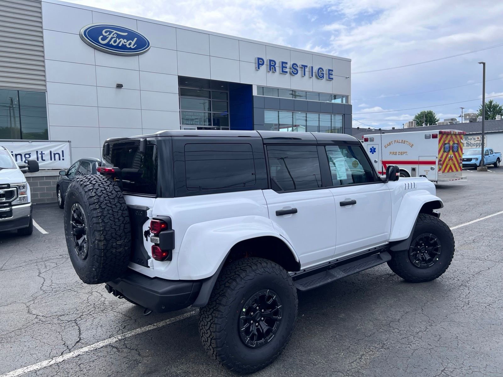 New 2026 Ford Bronco Raptor AWD/4WD image 2