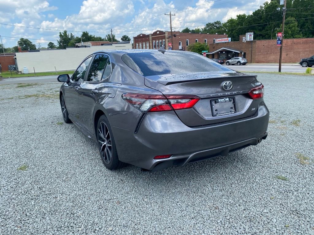Used 2022 Toyota Camry SE image 5