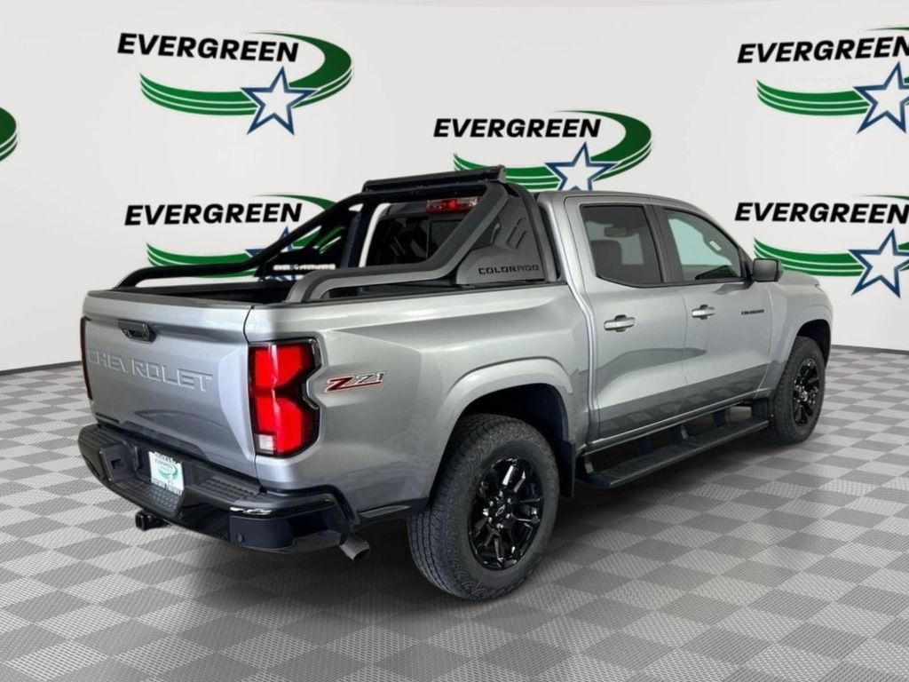 Used 2025 Chevrolet Colorado Z71 w/ Midnight Edition AWD/4WD image 5