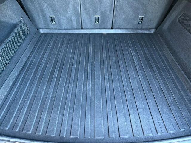 Used 2023 Porsche Cayenne Platinum Edition image 19