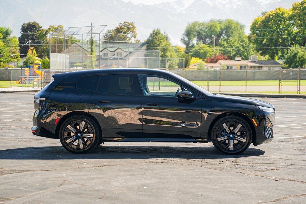 Used 2025 BMW iX xDrive50 w/ Premium Package image 4