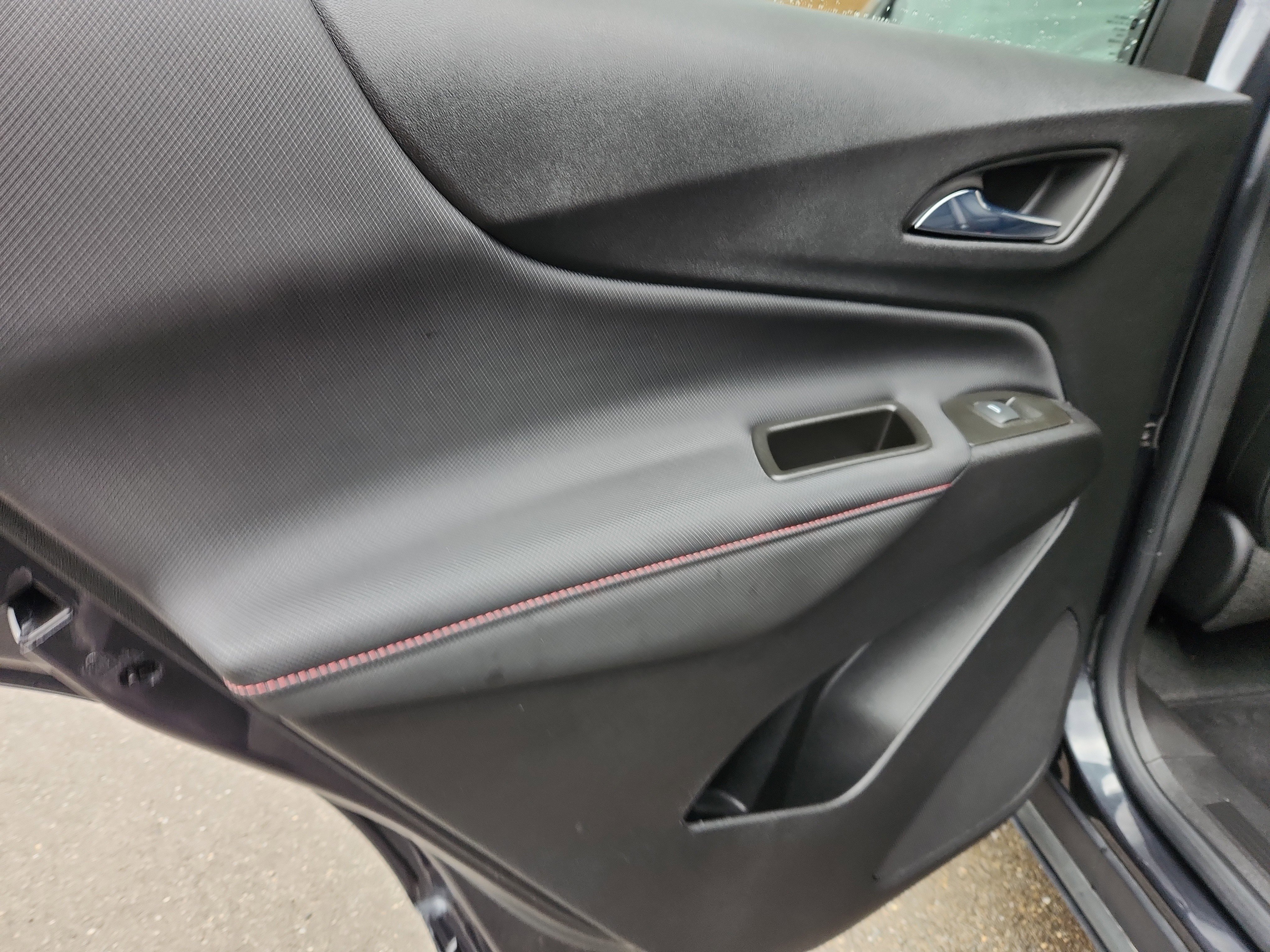 Used 2022 Chevrolet Equinox RS w/ RS Leather Package image 41