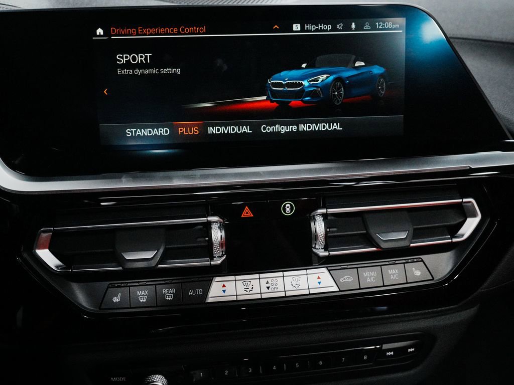 Used 2024 BMW Z4 M40i w/ Premium Package image 25