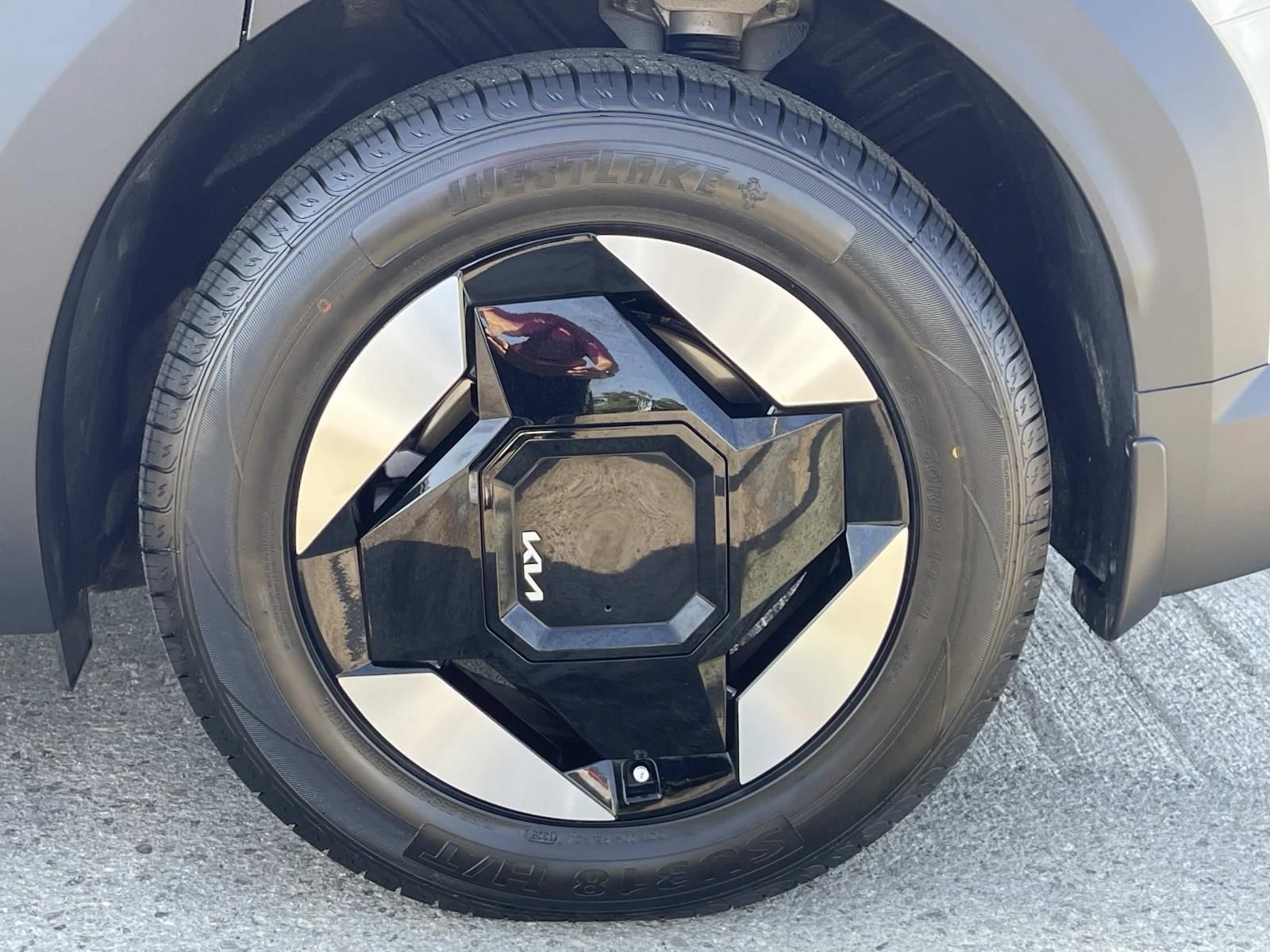 Used 2024 Kia EV9 Light Long Range RWD image 25