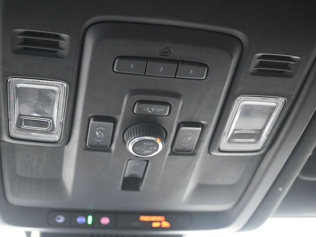 Used 2023 Chevrolet Suburban Premier image 20