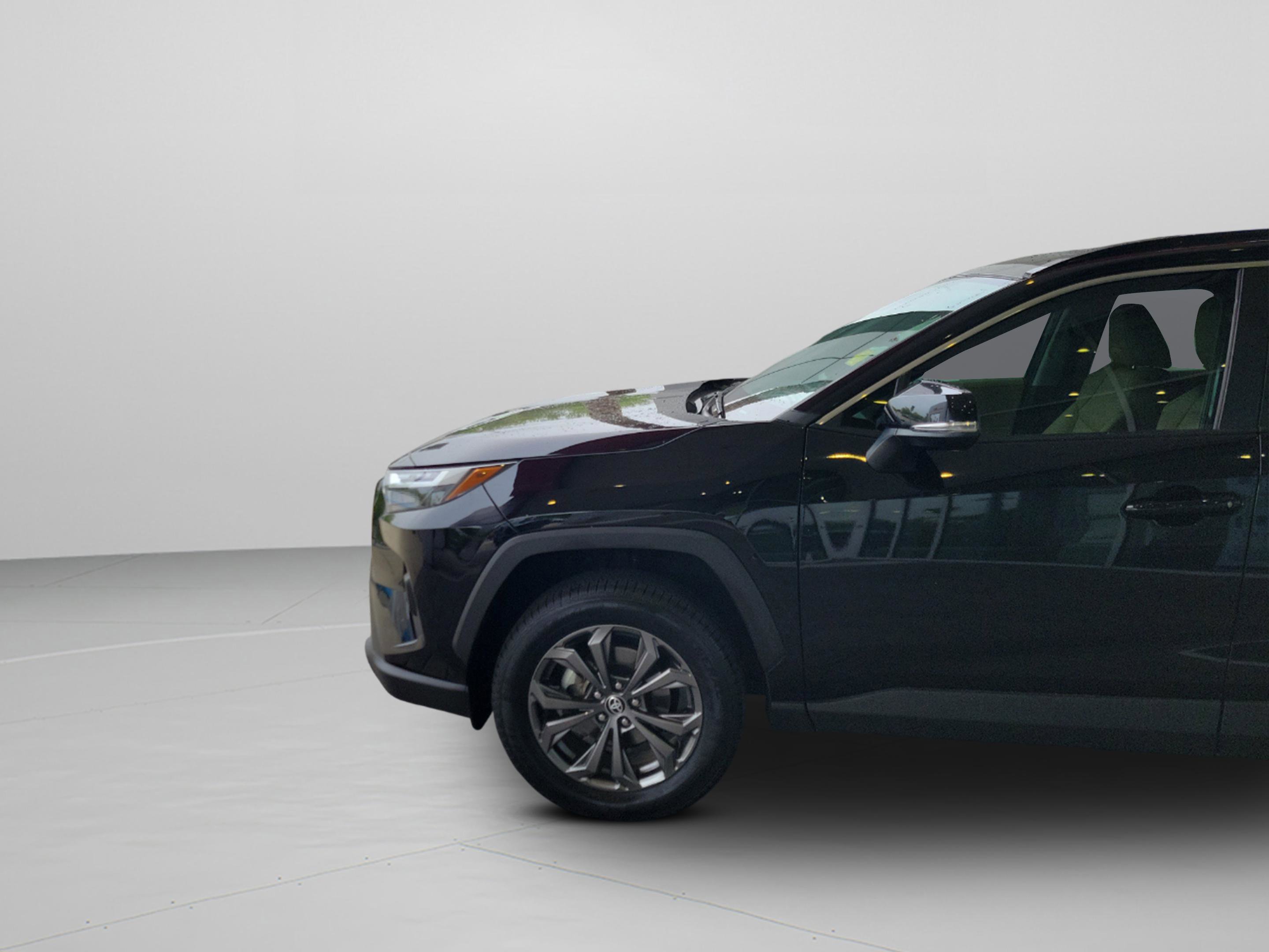 Used 2022 Toyota RAV4 XLE Premium image 30
