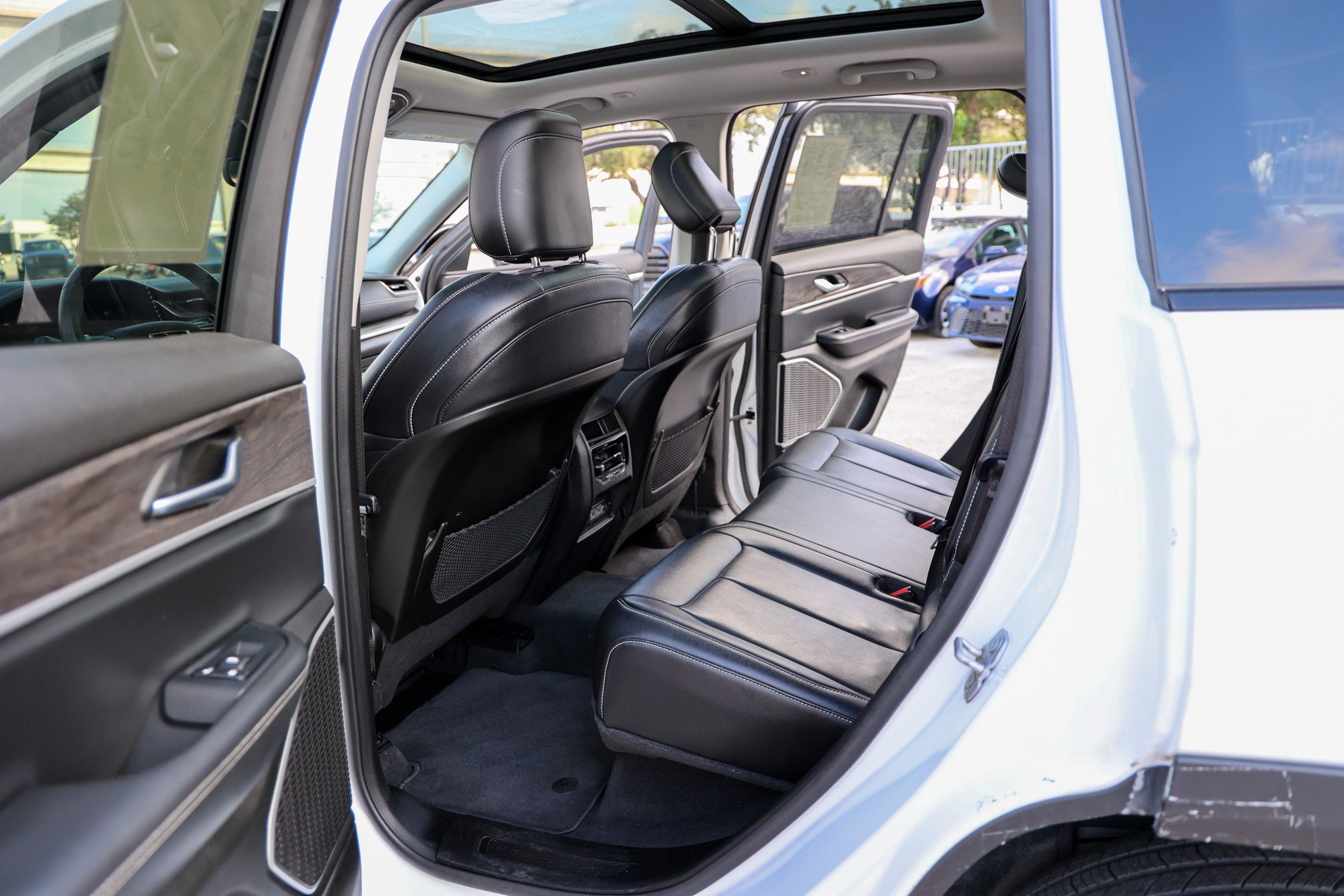 Used 2022 Jeep Grand Cherokee Limited w/ MOPAR Finishing Package RWD image 34