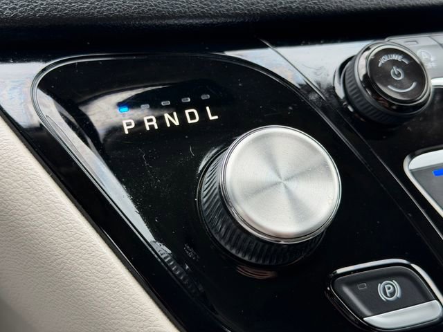 Used 2023 Chrysler Pacifica Touring-L FWD image 29