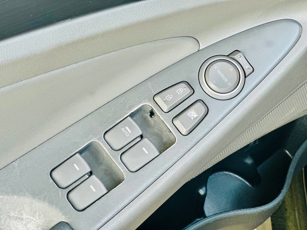 Used 2013 Hyundai Sonata Hybrid image 11