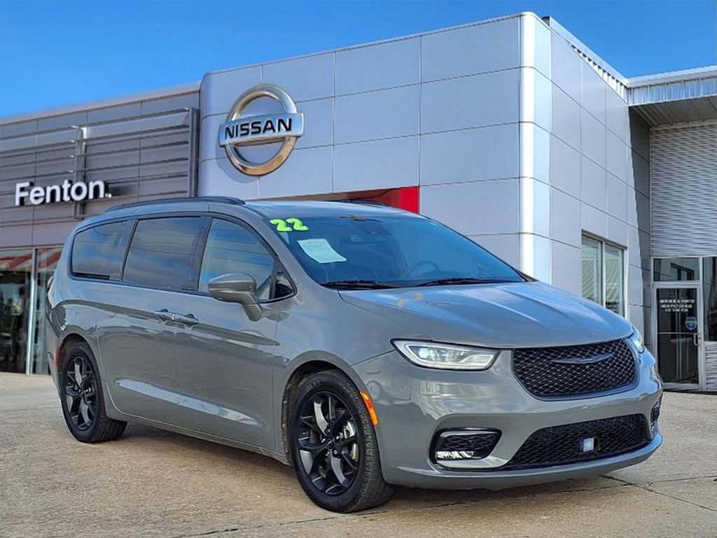 Used 2022 Chrysler Pacifica Limited w/ S Appearance Package