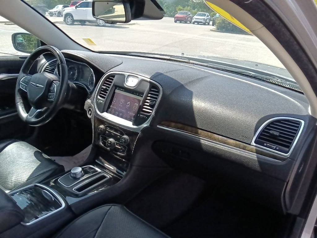 Used 2017 Chrysler 300 C w/ Safetytec Plus Group RWD image 36