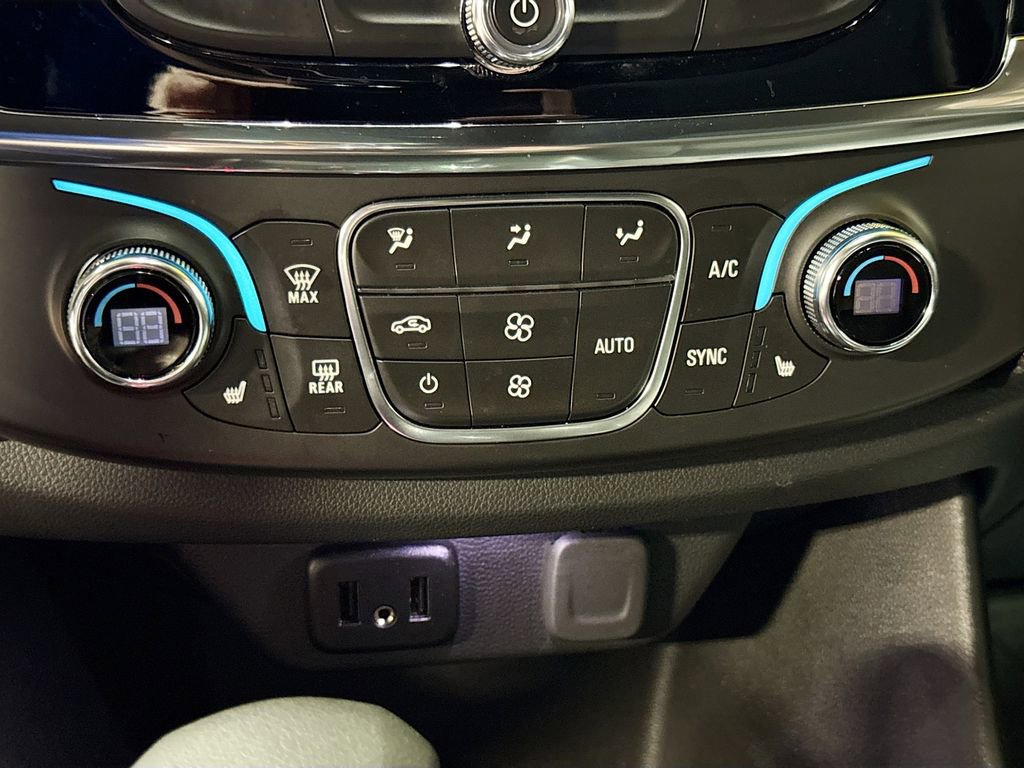 Used 2023 Chevrolet Traverse LT w/ Rear Camera Mirror Package AWD/4WD image 16