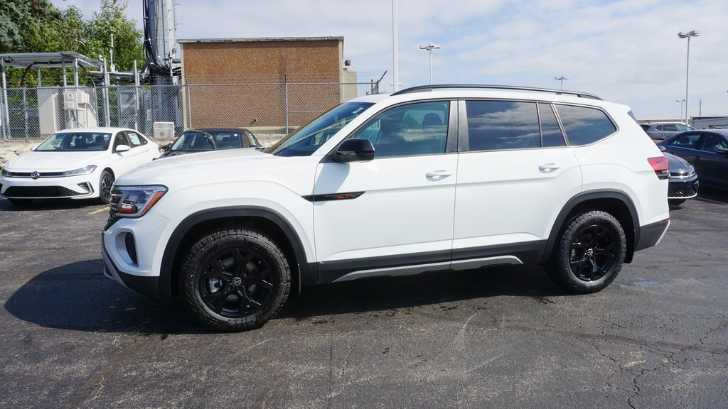 New 2025 Volkswagen Atlas Peak Edition SE image 2