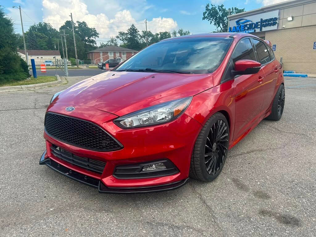 Used 2018 Ford Focus ST FWD image 1
