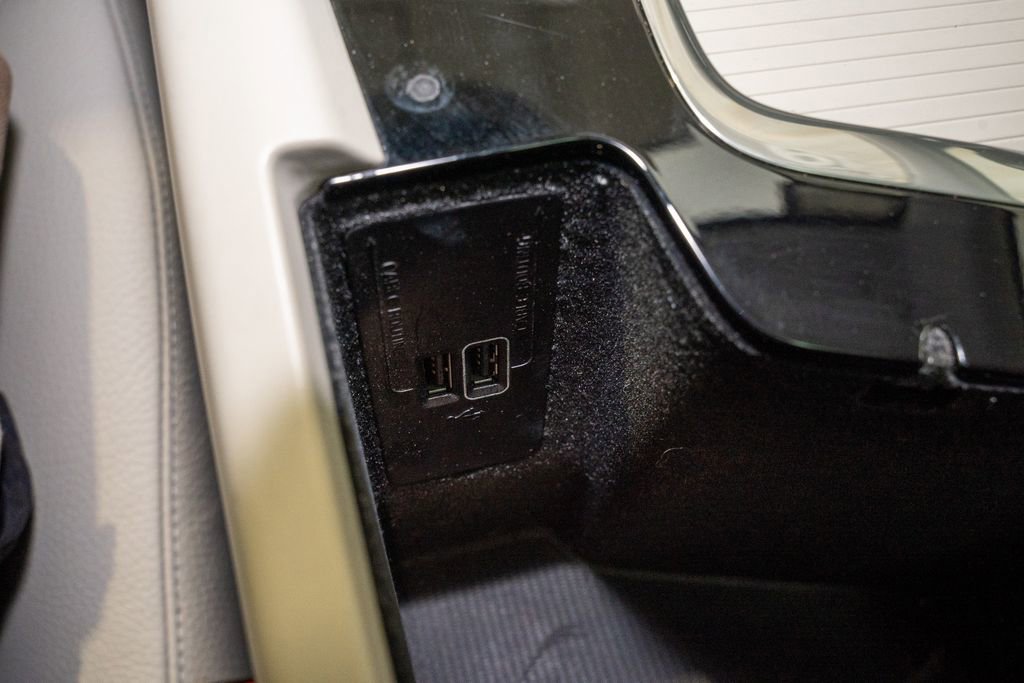 Used 2019 Volvo V60 T5 Momentum image 17