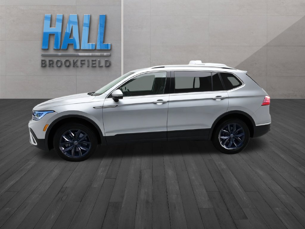 Certified 2023 Volkswagen Tiguan SE w/ Panoramic Sunroof Package AWD/4WD image 3
