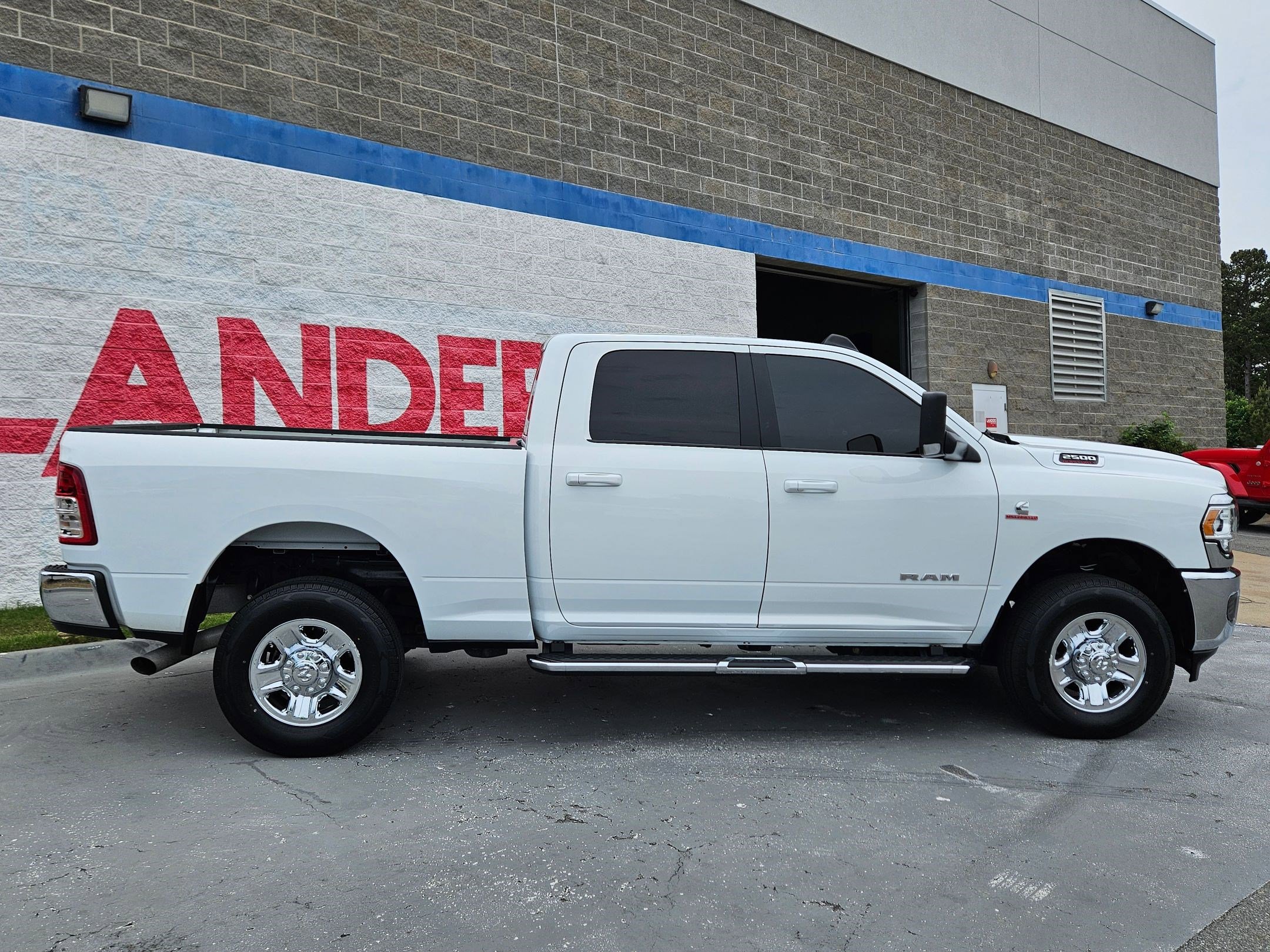 Used 2022 RAM 2500 Big Horn AWD/4WD image 8