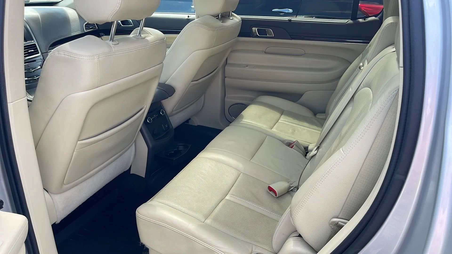 Used 2014 Lincoln MKT FWD image 23