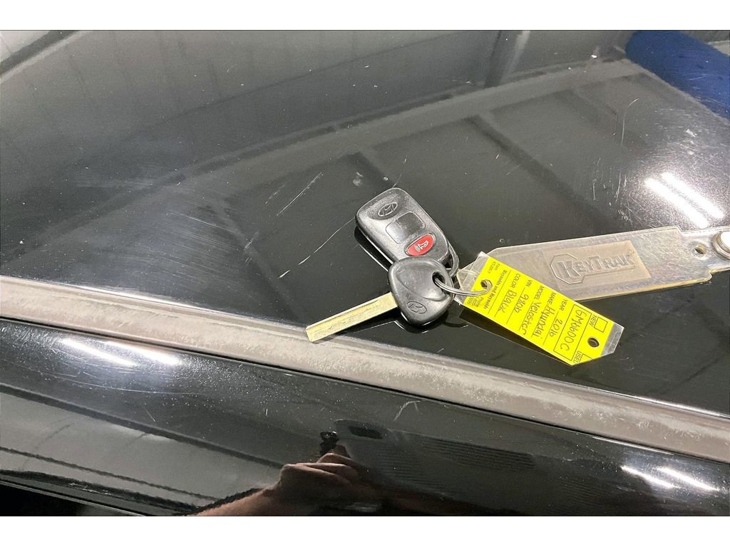 Used 2016 Hyundai Veloster image 12