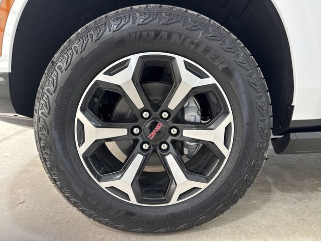 New 2026 GMC Yukon XL AT4 w/ AT4 Premium Plus Package AWD/4WD image 34