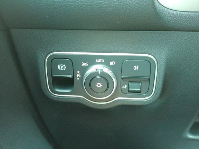 Used 2024 Mercedes-Benz GLB 250 image 38