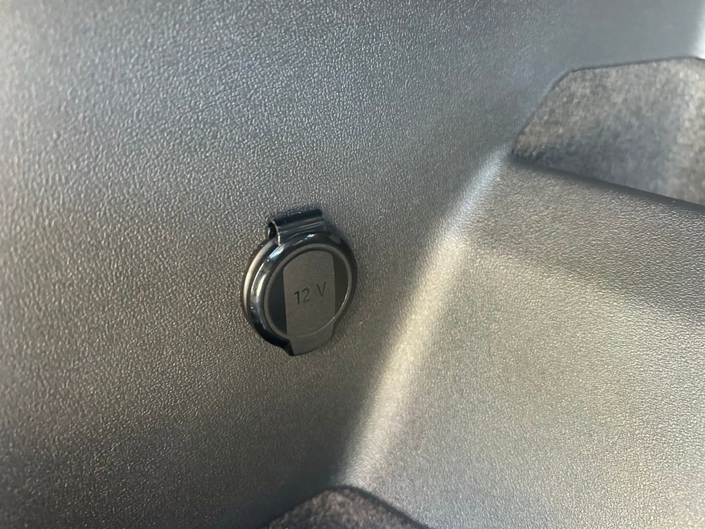 Certified 2025 Volkswagen Tiguan SE R-Line image 46