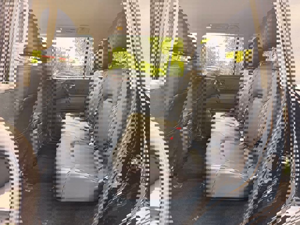 Used 2024 Nissan Armada SV image 15