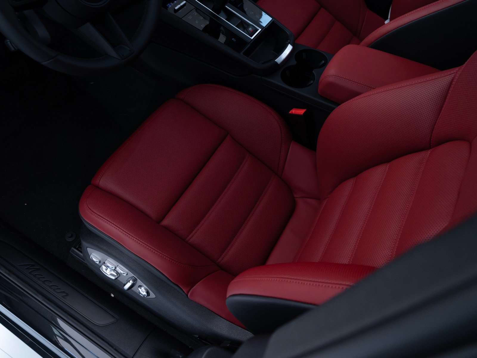 New 2026 Porsche Macan AWD/4WD image 17