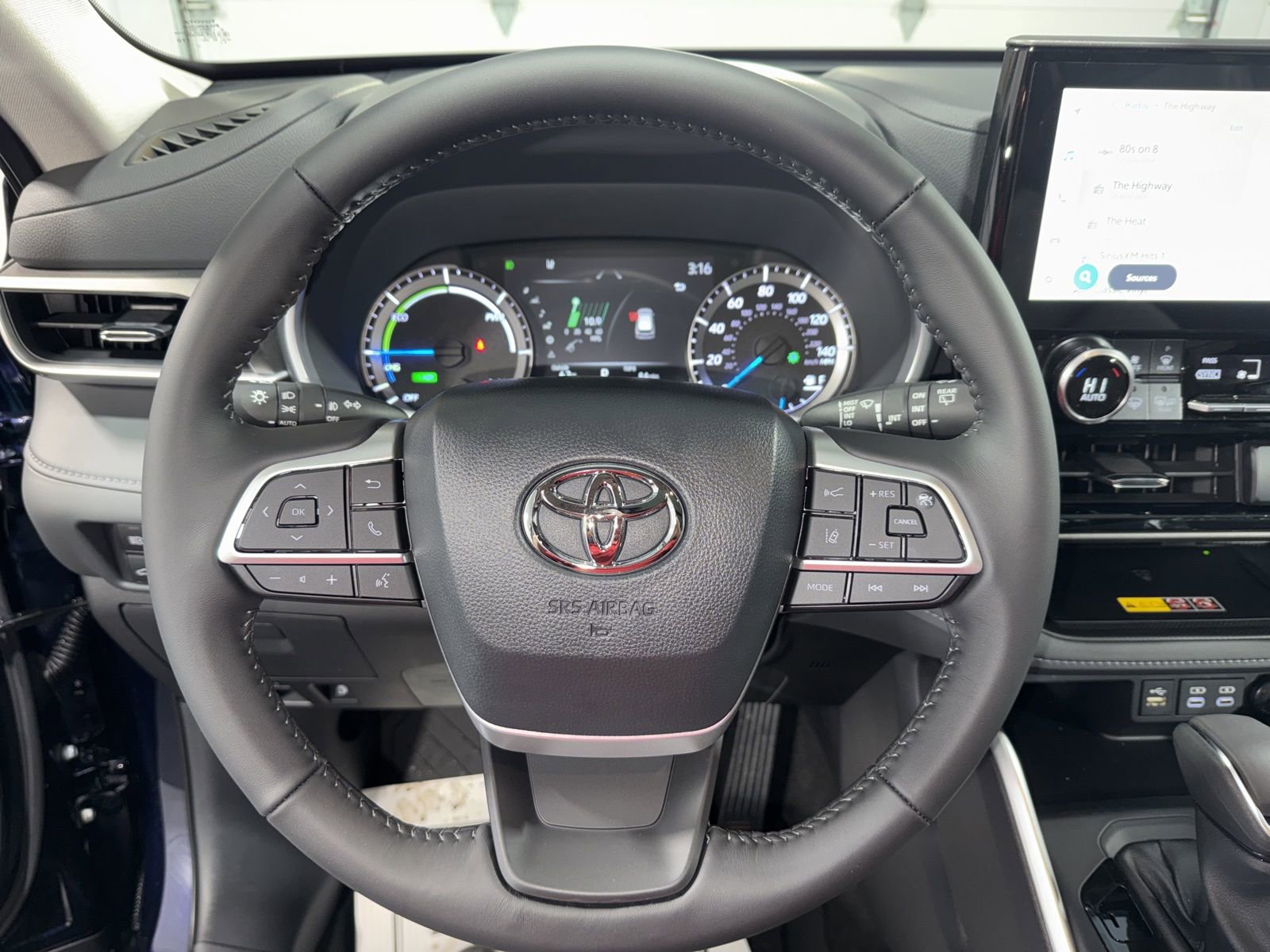 New 2026 Toyota Highlander XLE image 30