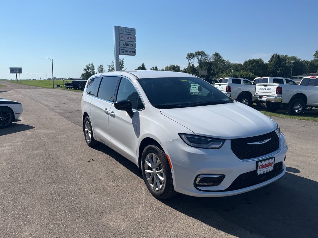 New 2025 Chrysler Pacifica Select image 4