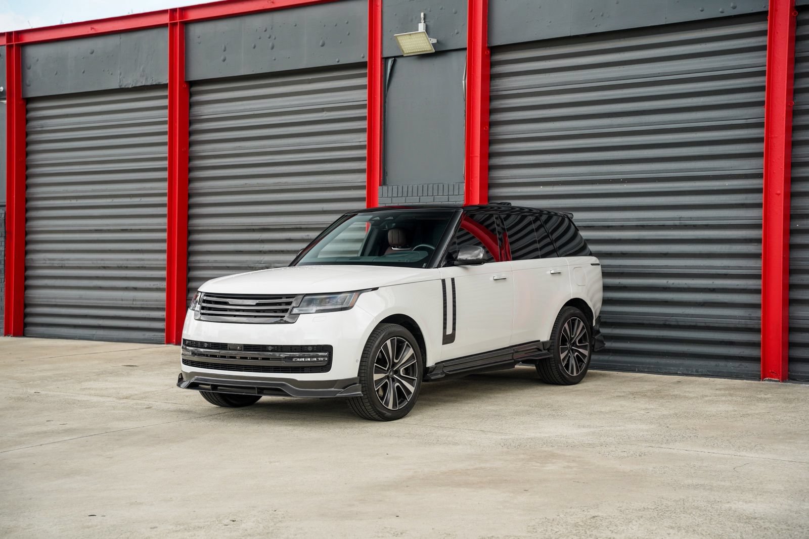 Used 2025 Land Rover Range Rover SE AWD/4WD image 1