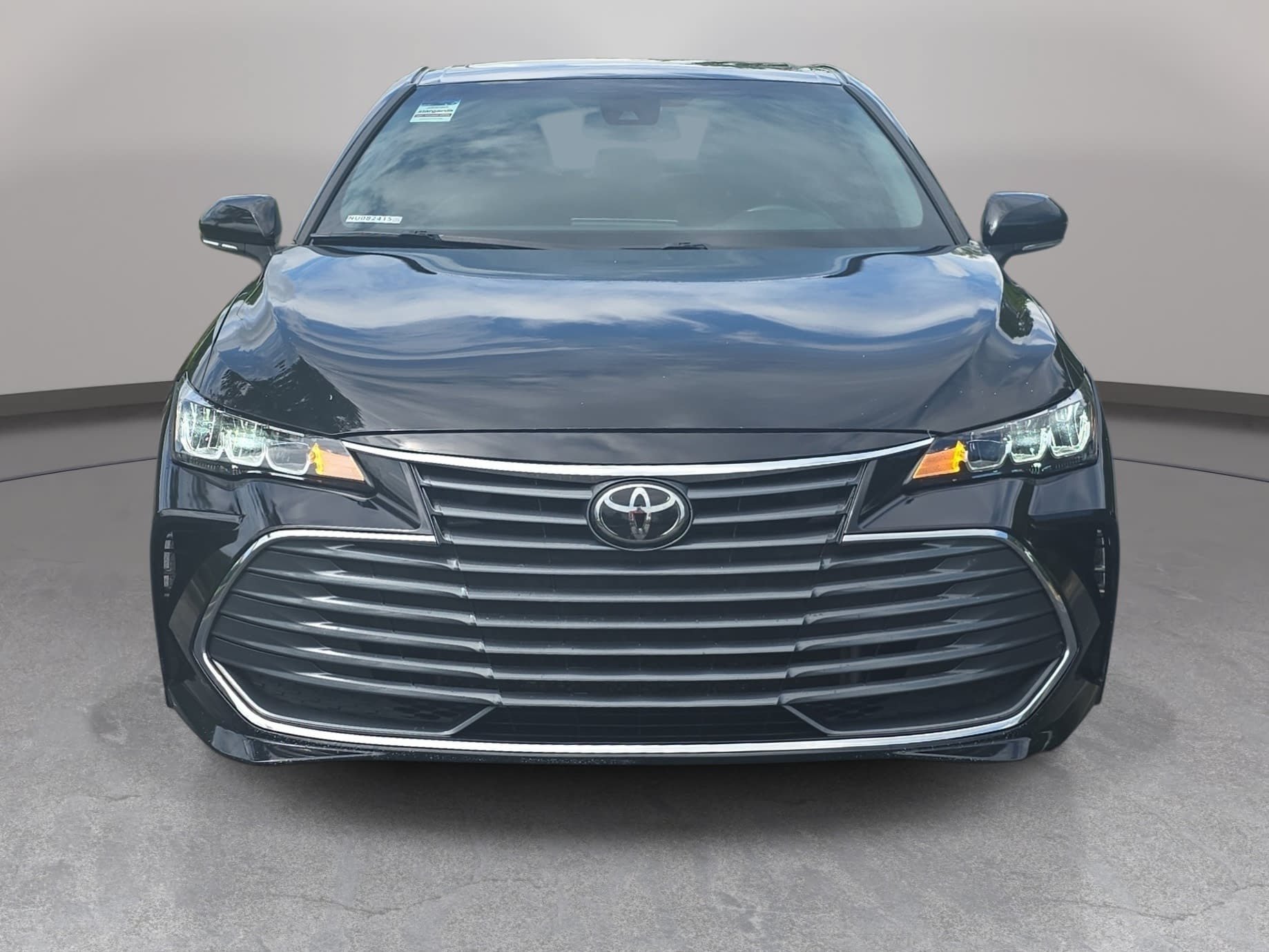 Used 2022 Toyota Avalon XLE w/ Moonroof Package FWD image 2