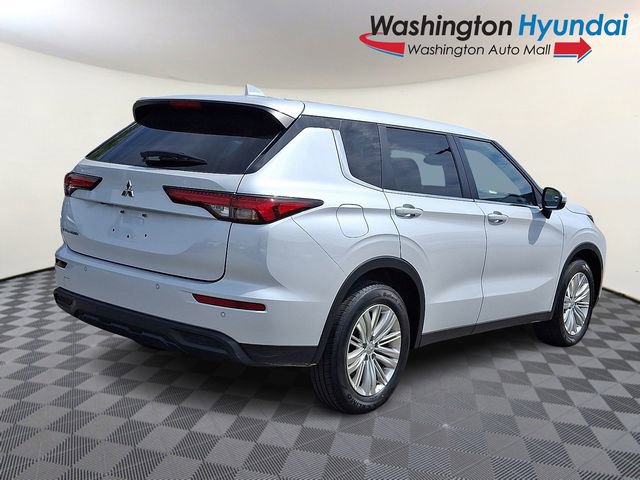Used 2023 Mitsubishi Outlander ES FWD image 6