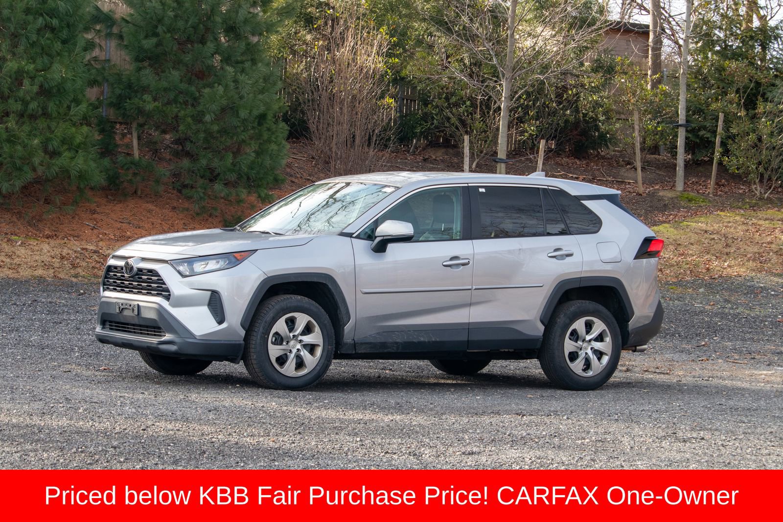 Used 2022 Toyota RAV4 LE image 3