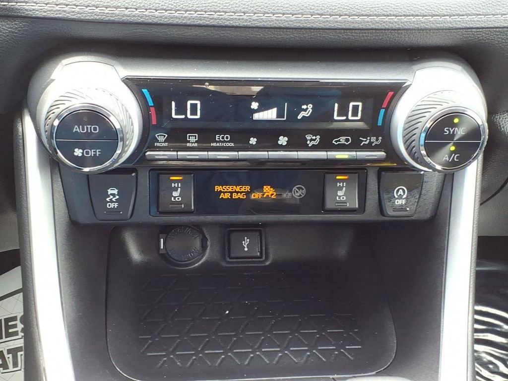 Used 2021 Toyota RAV4 XLE w/ XLE Grade Weather Package image 17
