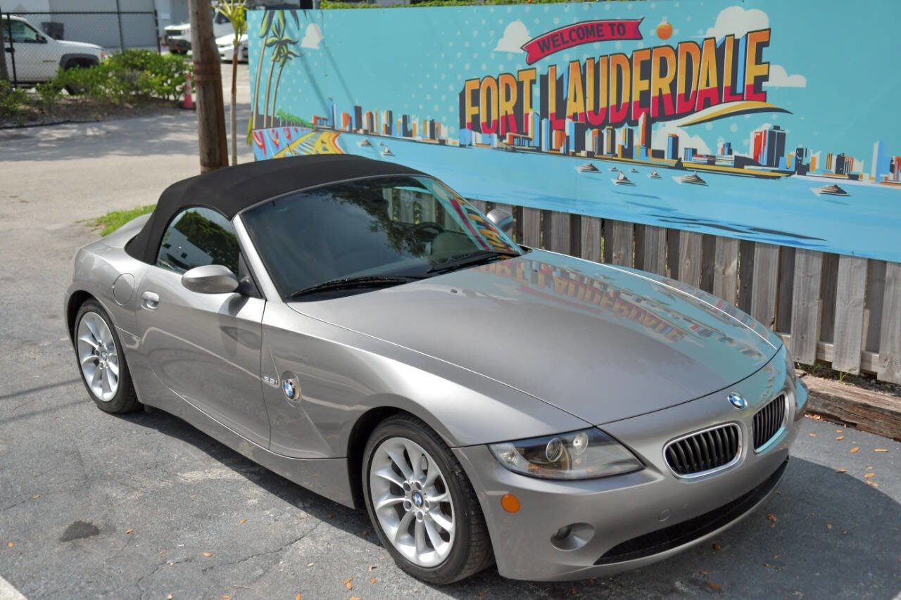 Used 2005 BMW Z4 2.5i image 24
