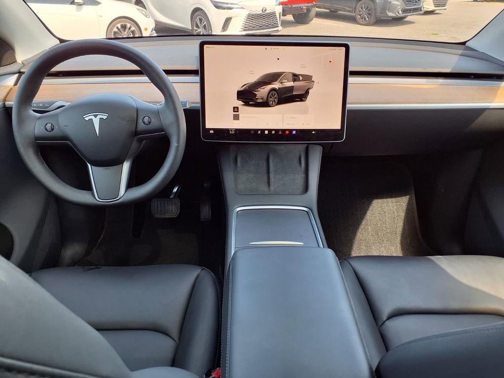 Used 2025 Tesla Model Y Long Range RWD image 17
