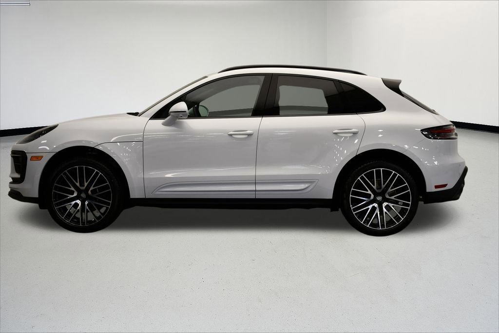 Used 2025 Porsche Macan image 2