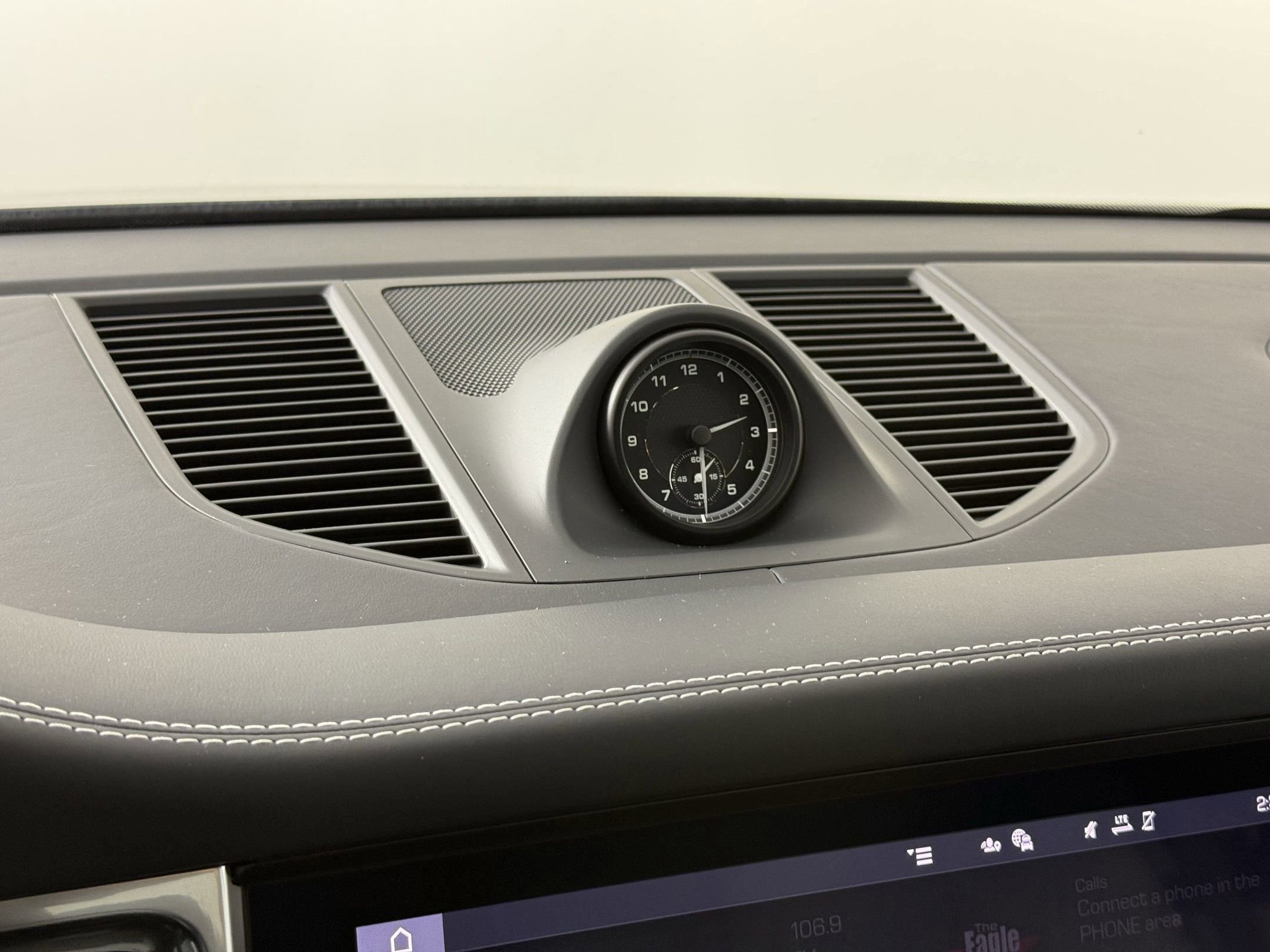 New 2025 Porsche Macan image 20